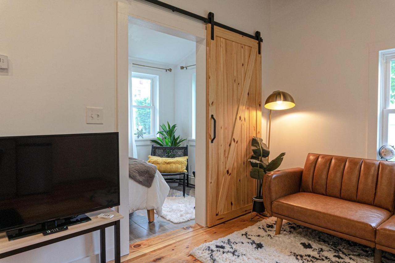 Retro Retreat Renovated 2Br, Desk, No Chore List! Кінгстон Екстер'єр фото